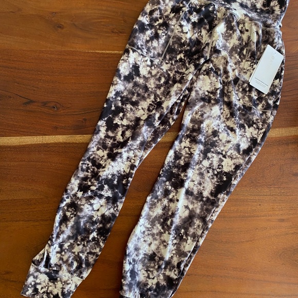 Athleta Salutation Printed Jogger- XS - Picture 2 of 5